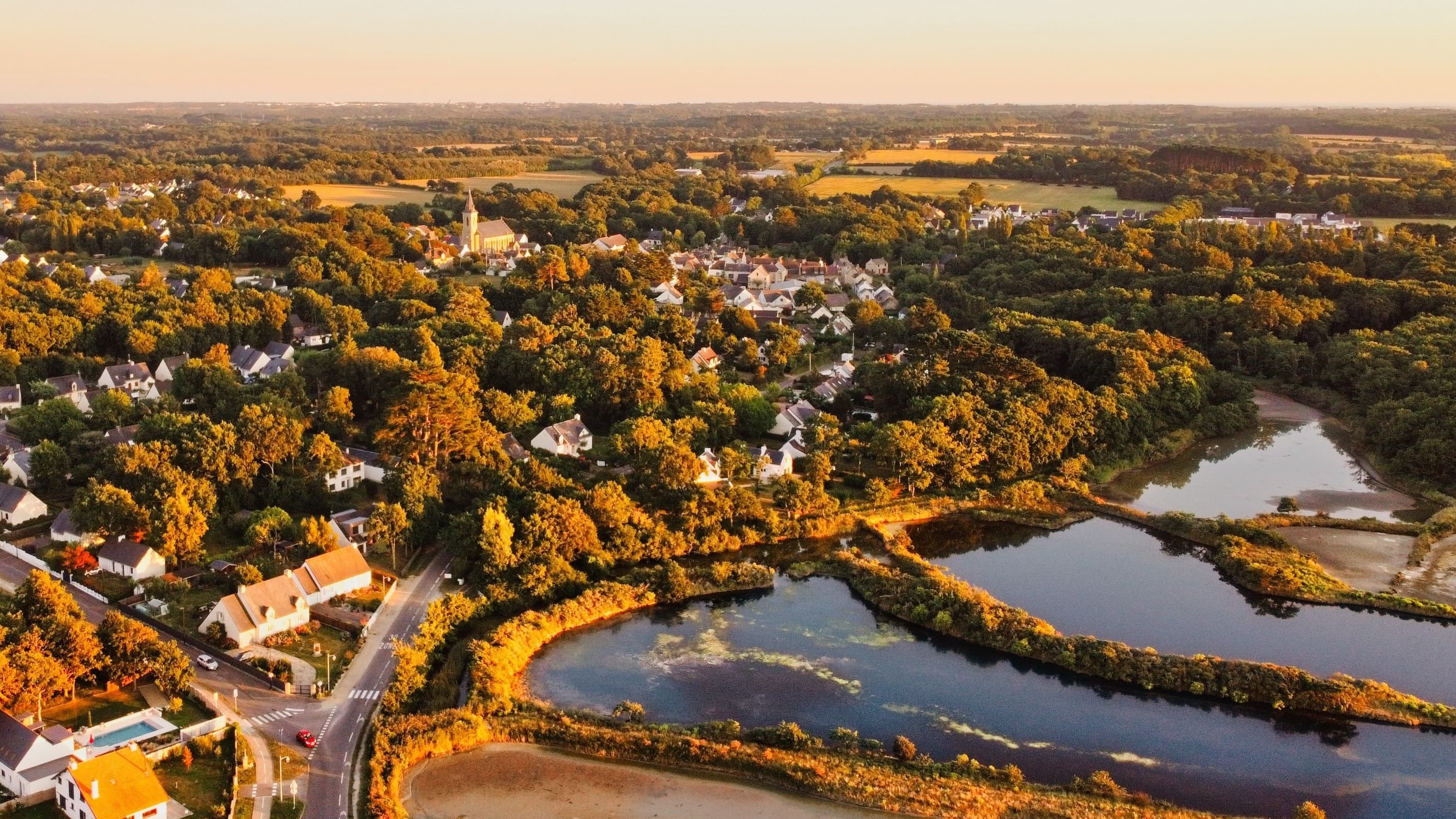 Le Bourg de Mesquer, vue aérienne